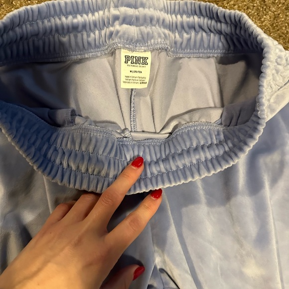 Victoria’s Secret lounge set; never been worn; size medium - Picture 4 of 5